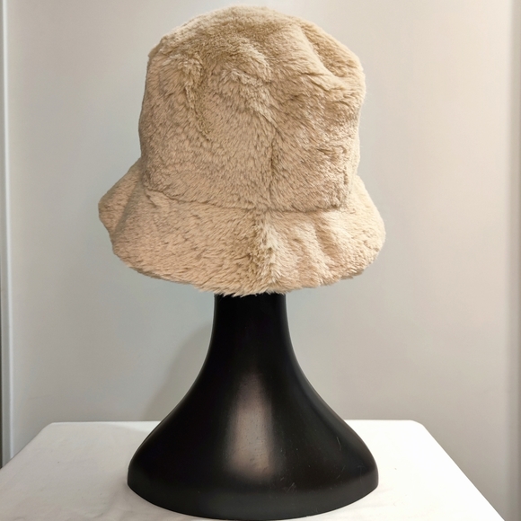 Faux fur bucket hat - Picture 4 of 10